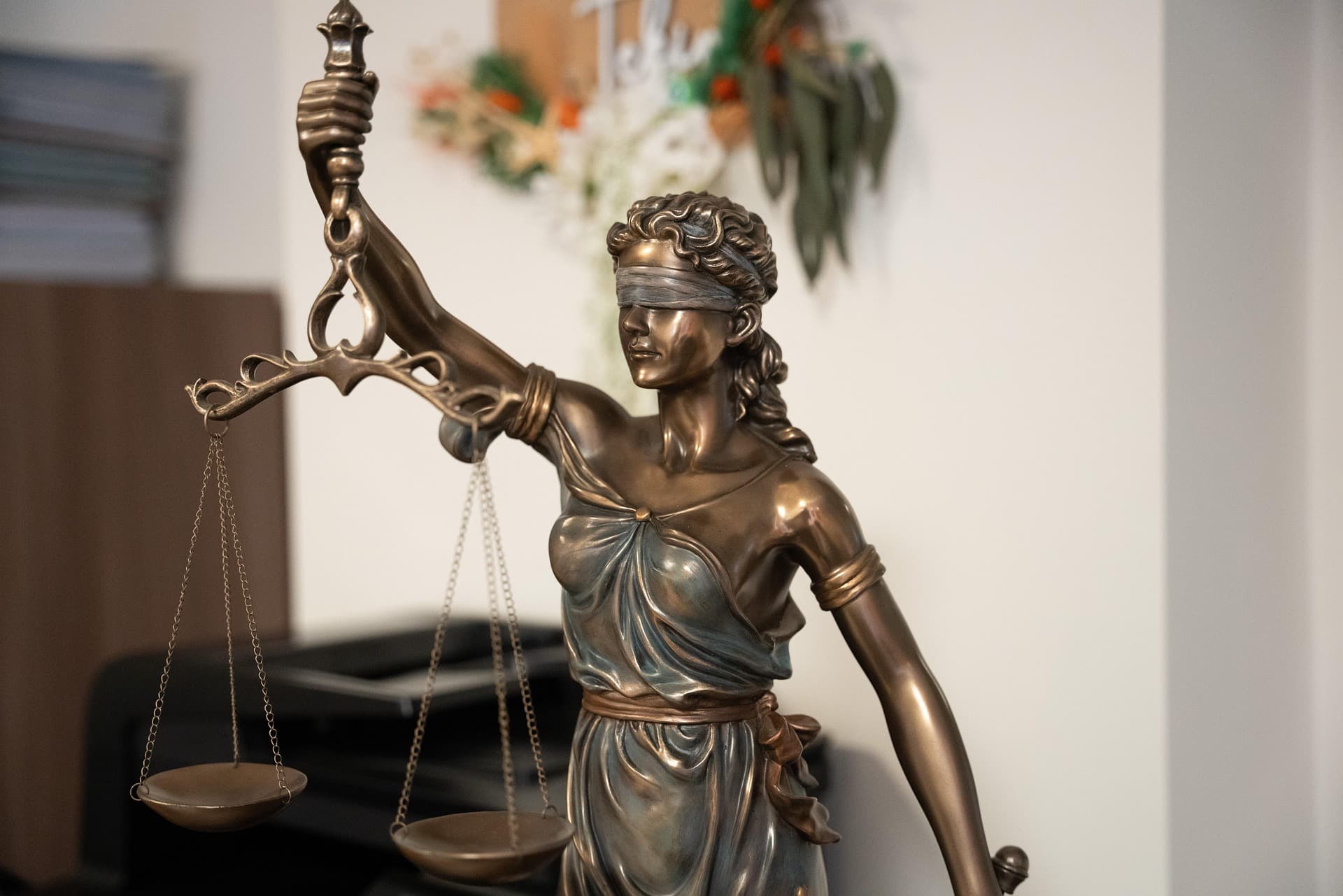 'No, buddy, I will not speak to the press–I am working!': criminal justice and the interprofessional dynamics of communication production in the Chilean Public Prosecutorial Office. 